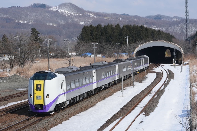 キハ261系、混色編成運転中: iso6400写真館